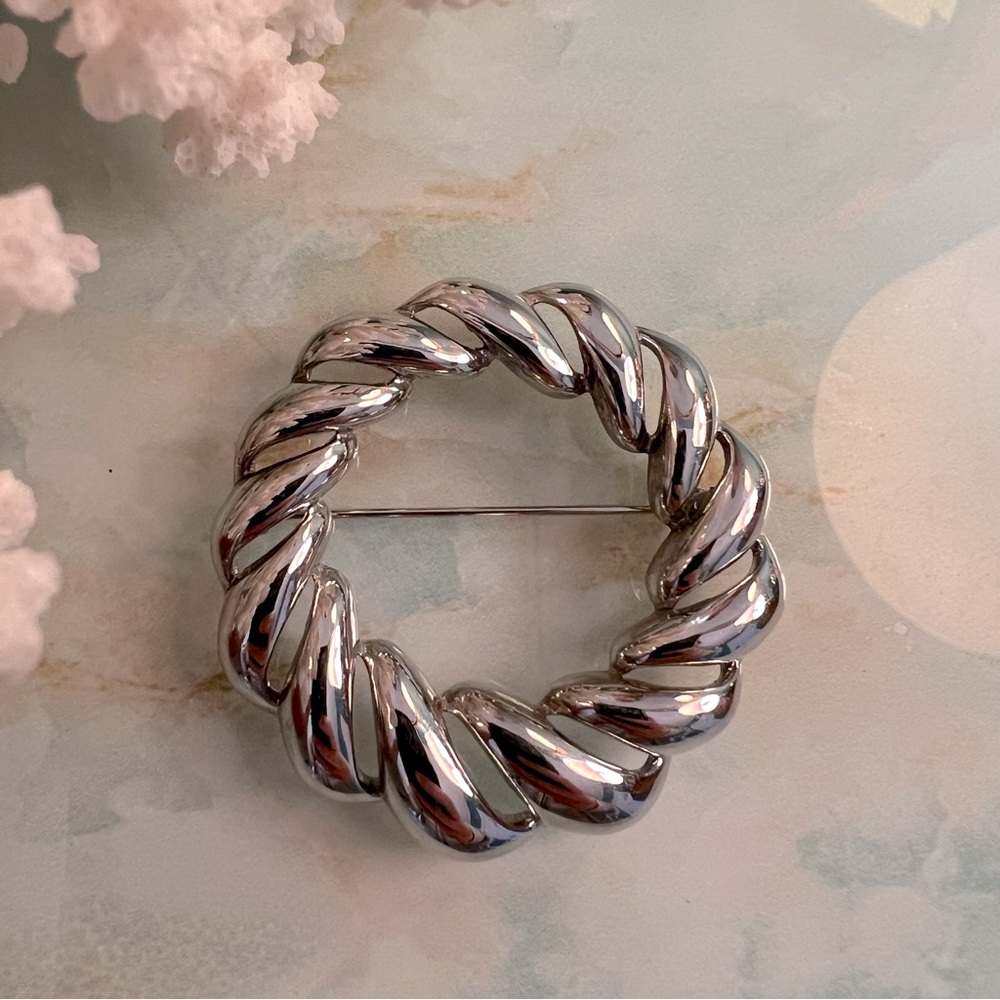NAPIER Vintage Circle Brooch